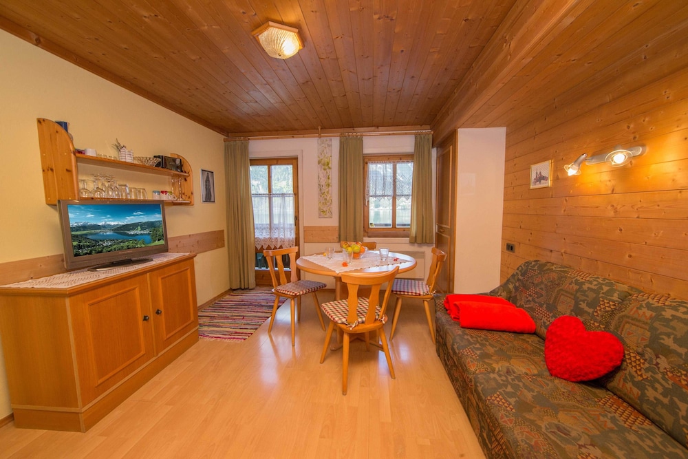 Apartment, 2 Bedrooms, Balcony, Lake View photo 1