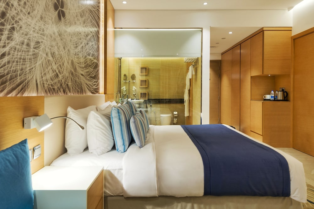 Family Room (Two Connected) with free access to the hotels' private beach at Palm - Jumeirah photo 3