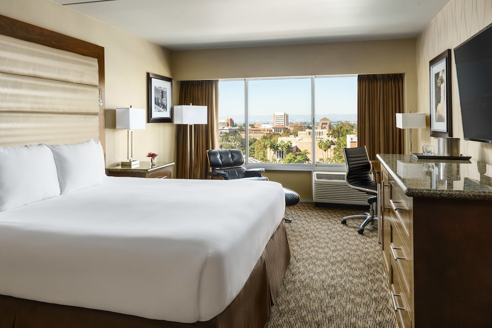 Deluxe Room, 1 King Bed