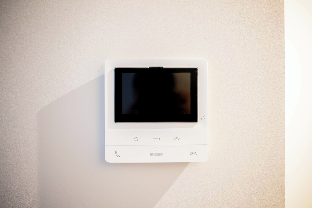 KS71R- Serviced Studio Apartment +B (1) photo 3