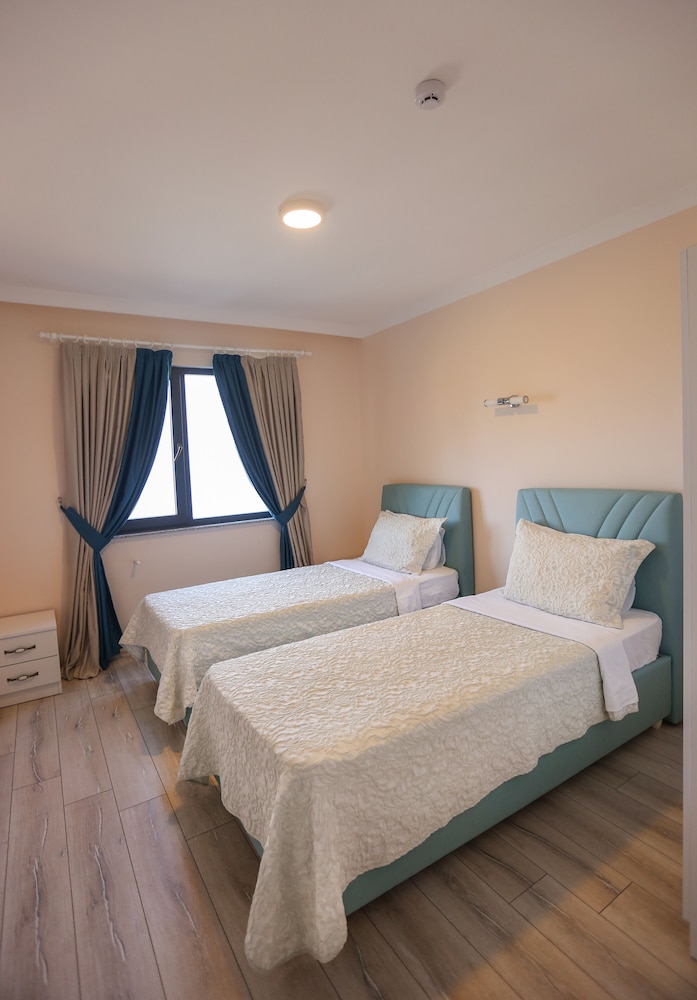Apartment, 3 Bedrooms, Sea View photo 2