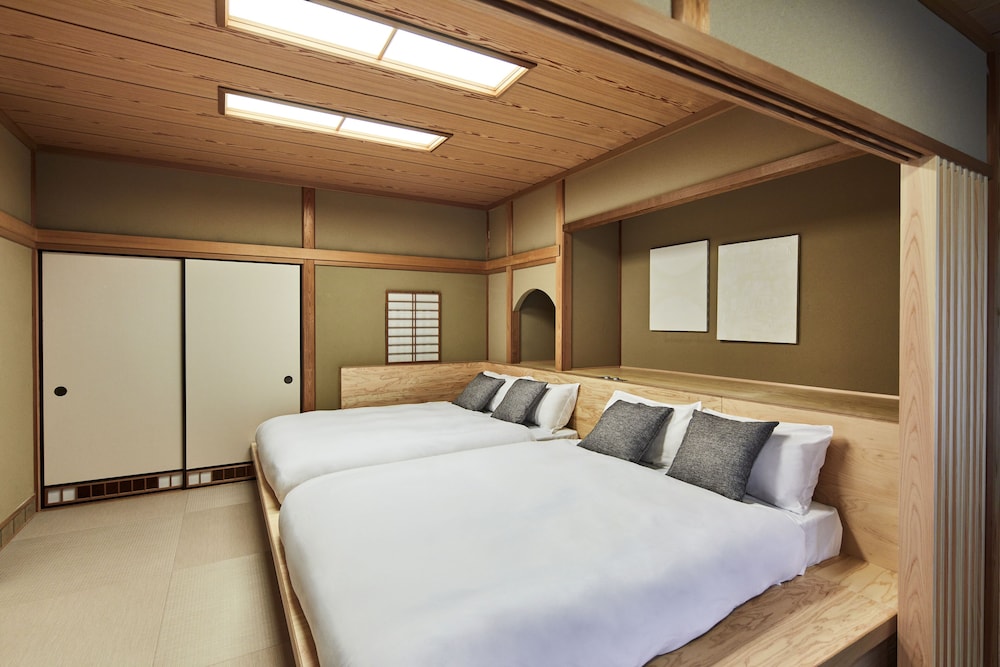 Deluxe Twin Room, 2 Double Beds, Non Smoking, City View photo 3