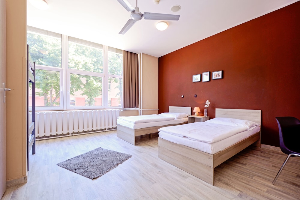Twin Room - Photo 3