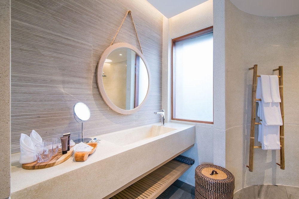 Pool Access Villa - Photo 11