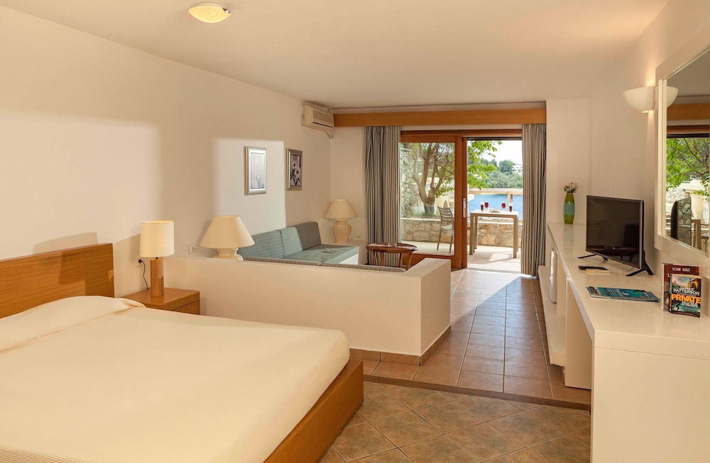 Deluxe Room, Sea View photo 2