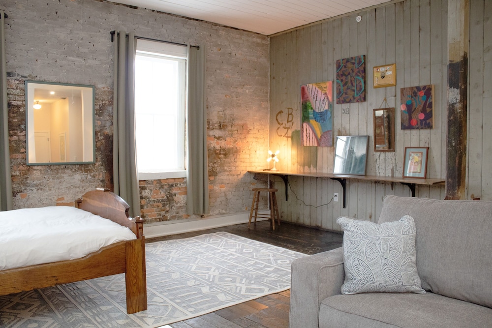 Suite, Ensuite, Courtyard View photo 3