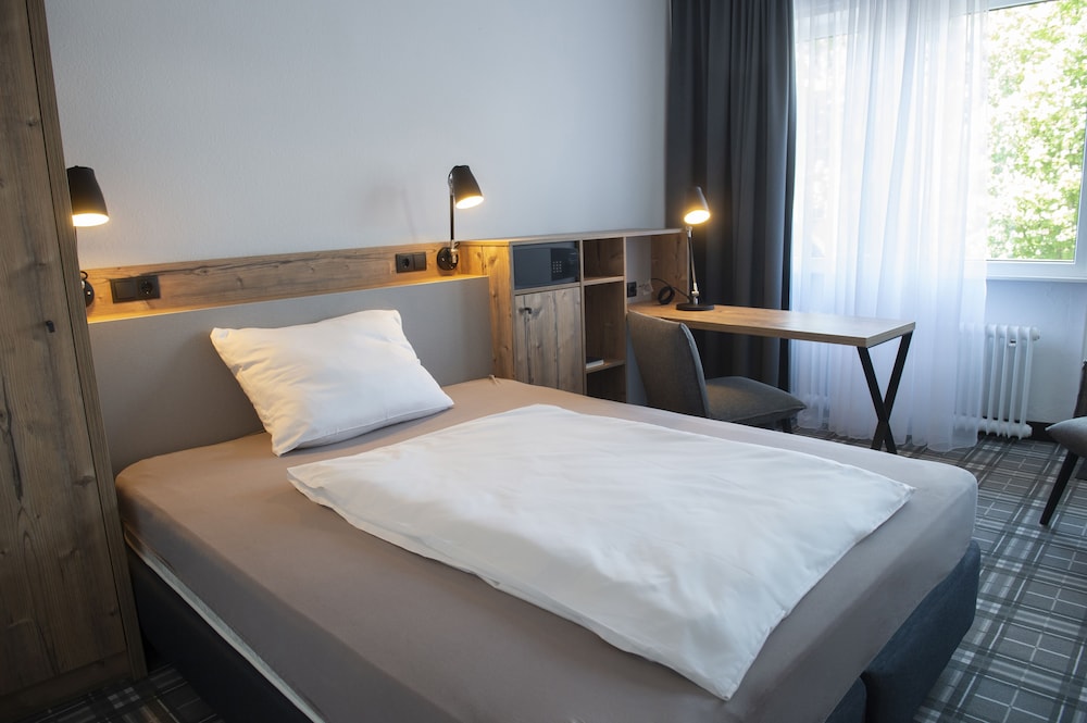 Comfort Single Room, 1 Large Twin Bed, City View
