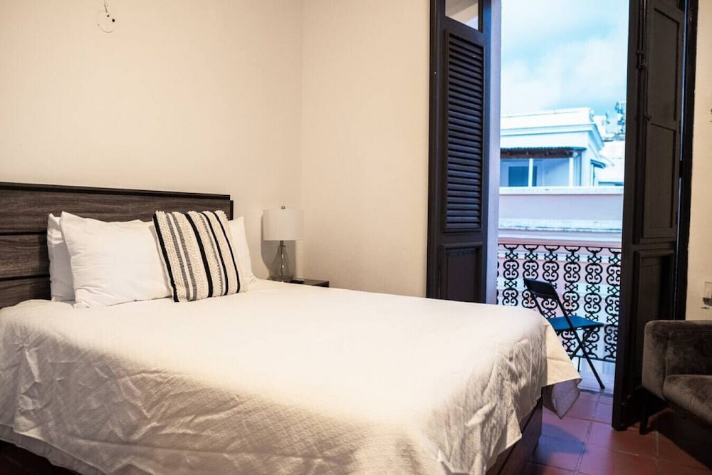 Deluxe Apartment (65 Fortaleza, Apt 8, San Juan PR 00901)