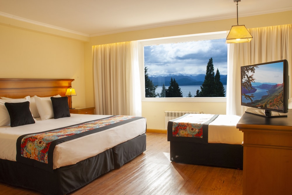 Suite, Lake View (Master) photo 3