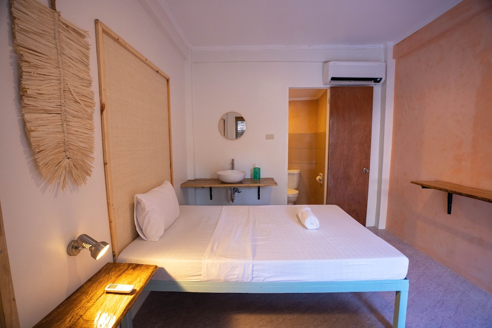 Standard Twin Room - Photo 4