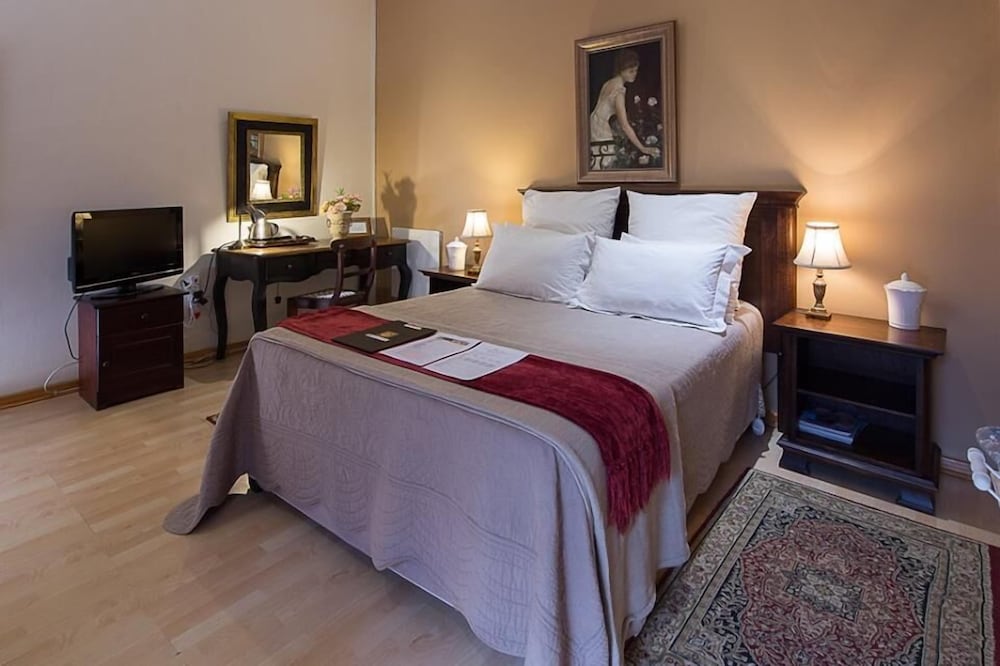 Luxury Double Room, 1 Queen Bed, Garden View photo 2