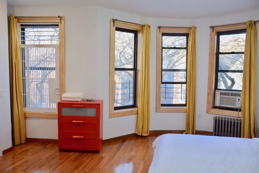Deluxe 3 Bedroom Apartment (6 Guest) photo 1
