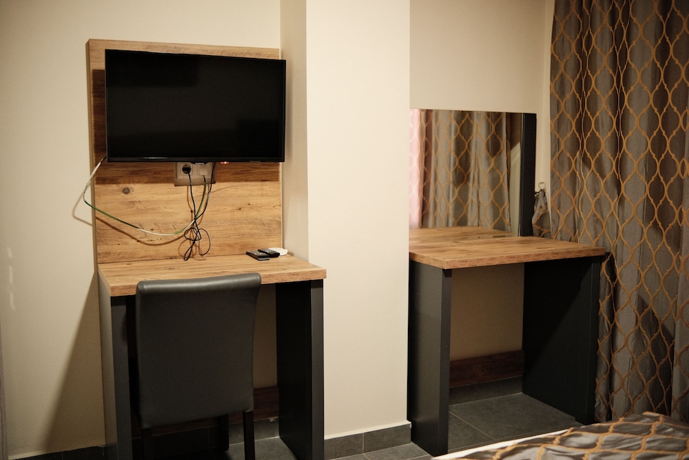 Standard Double Room - Photo 8