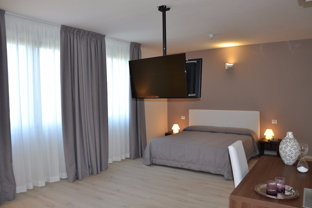 Junior Studio Suite