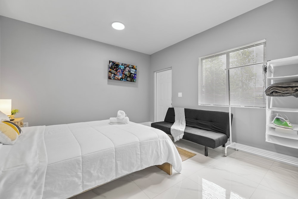 Comfort Studio, 1 Queen Bed with Sofa bed, Non Smoking photo 2