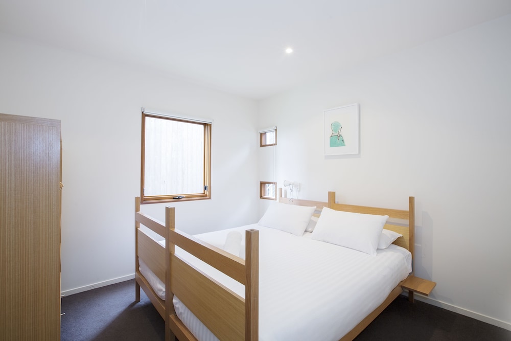 One Bedroom with Mezz (4-6) - Tomba
