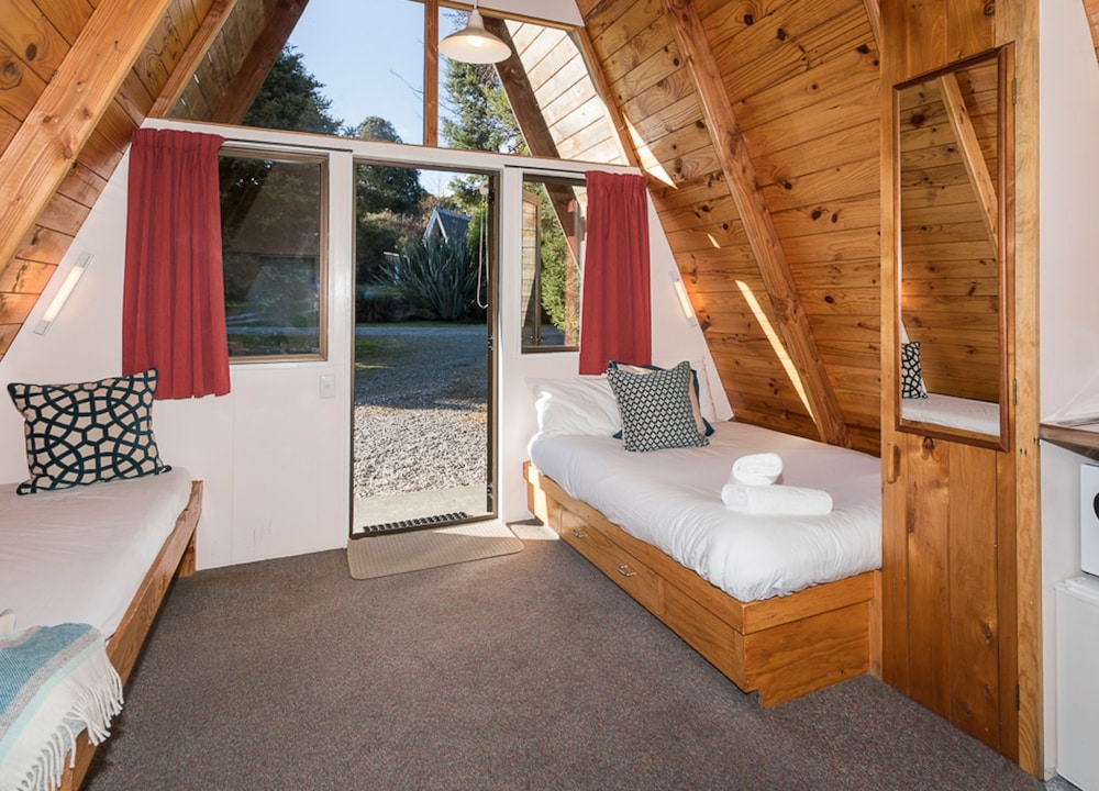 Economy Cabin with Private Kitchenette and Communal Bathroom photo 3