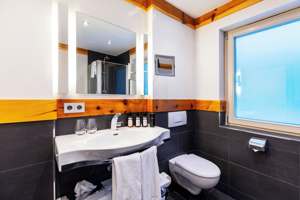 Deluxe Double Room, Balcony - Photo 21