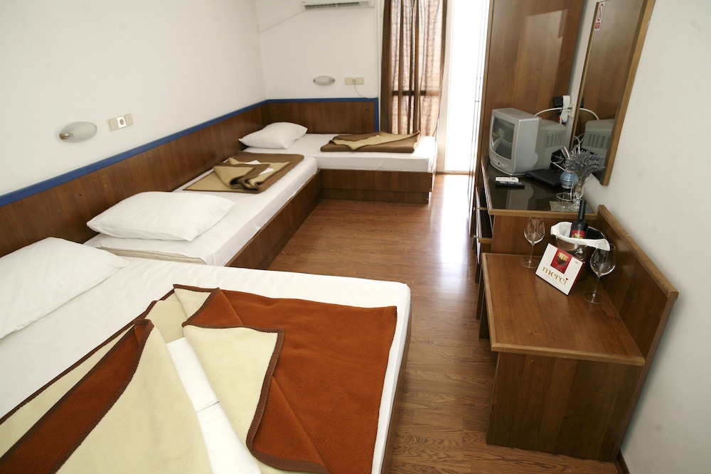 Annex/Depadanse Room, Family Room, Sea View photo 1