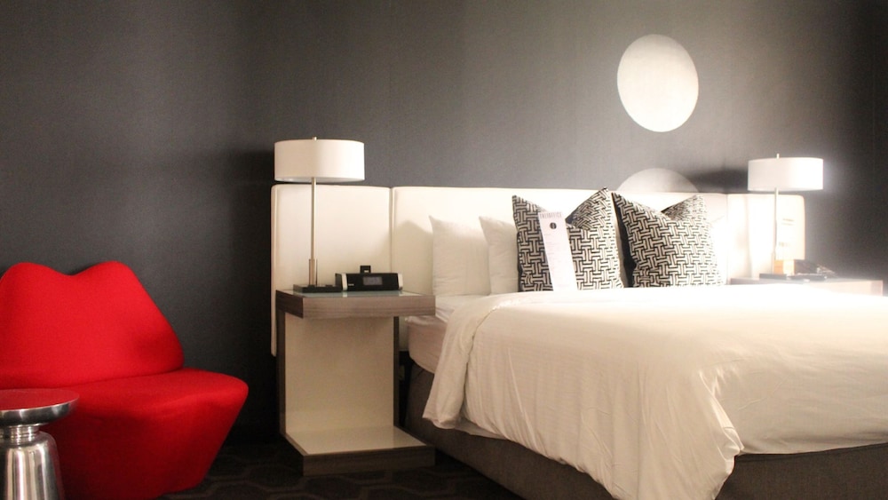 Junior Suite, 1 King Bed thumbnail 5