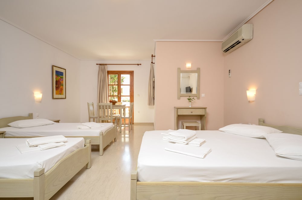 Quadruple Room, Terrace photo 1