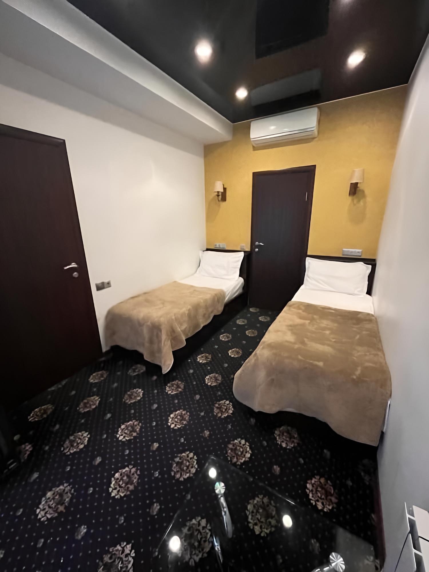 Standard Twin Room photo 2