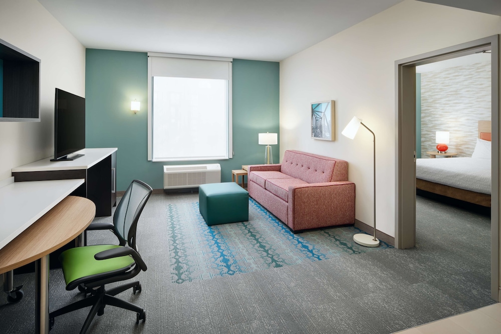 Suite, 1 King Bed, Accessible (Hearing) - Photo 1