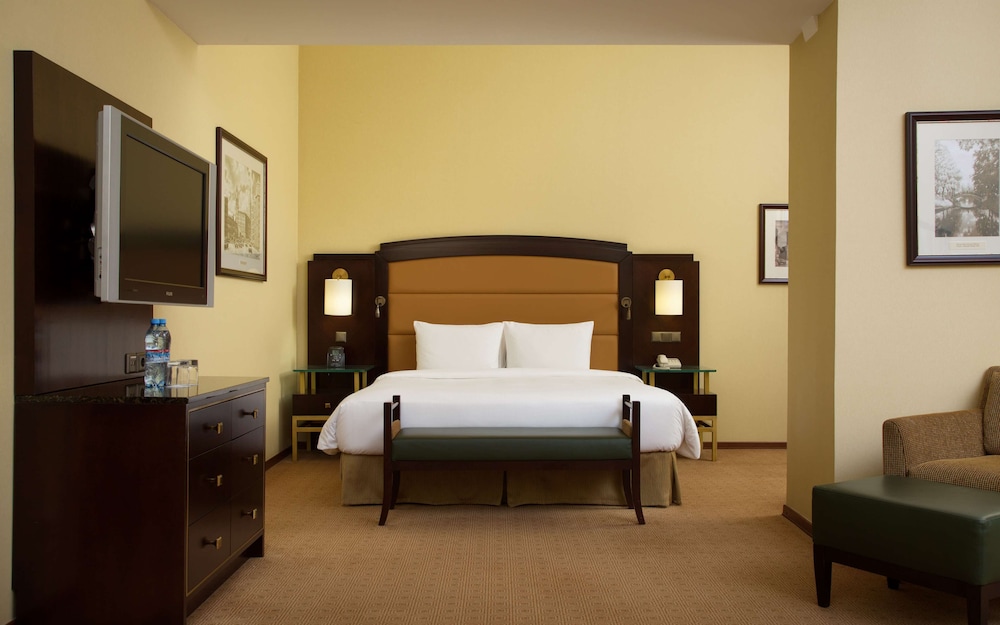 Suite, 1 King Bed, Corner