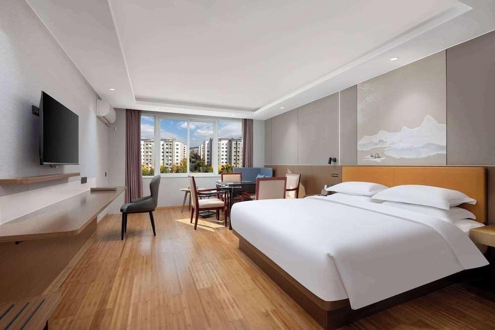 Room, 1 King Bed, Non Smoking (Mahjong)