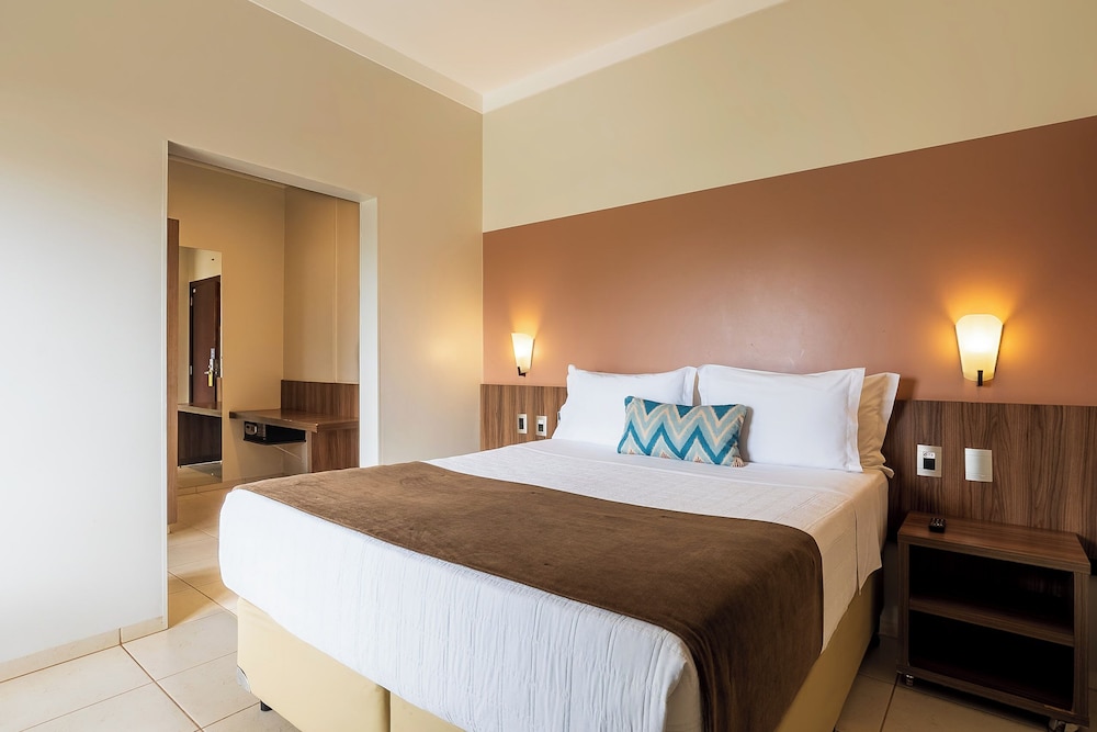 Premium Studio Suite, 1 Queen Bed, Jetted Tub photo 2