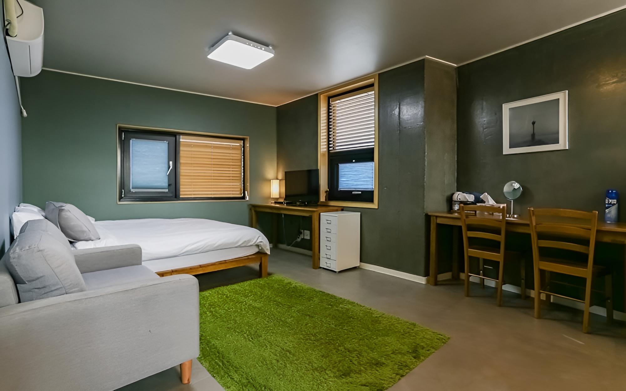 Room (Medium 2 (Damol 2)) - Photo 1