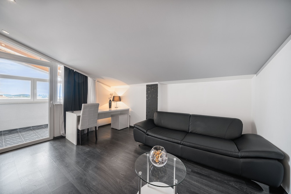 Royal Suite (3 person)