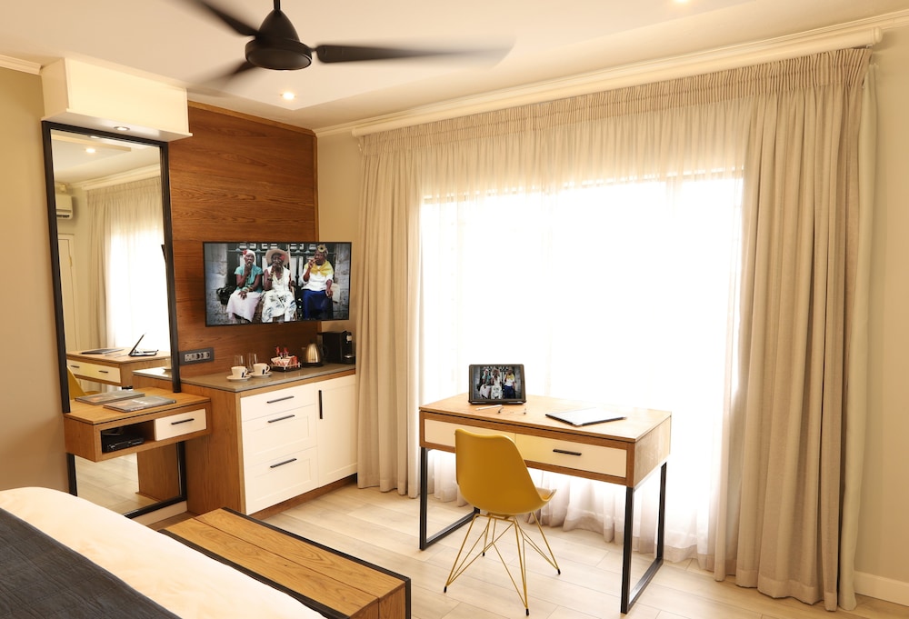 Suite 1 photo 2
