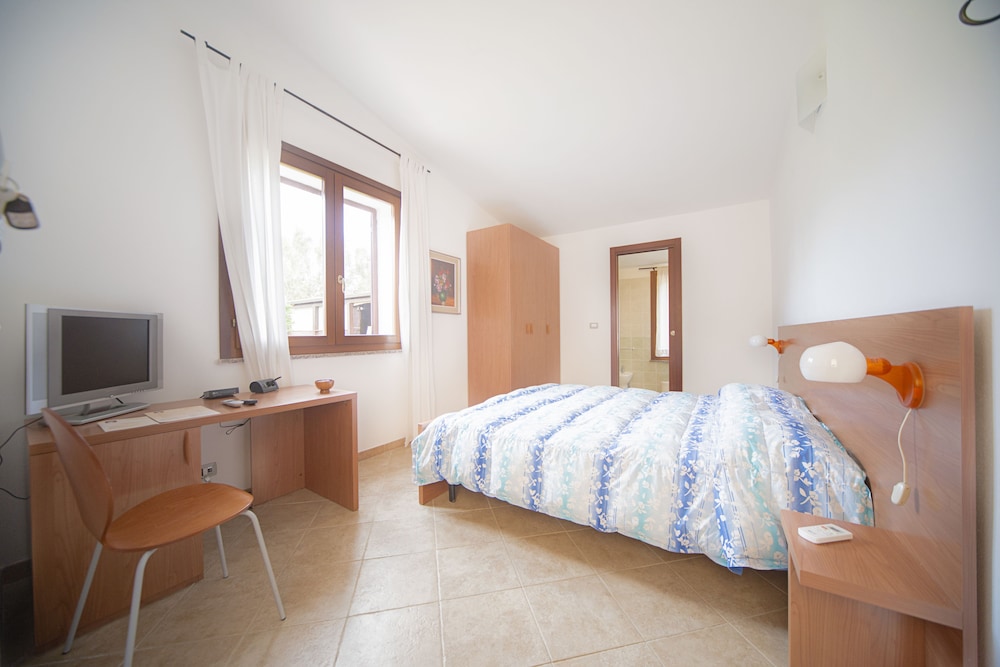 Standard Double Room photo 3