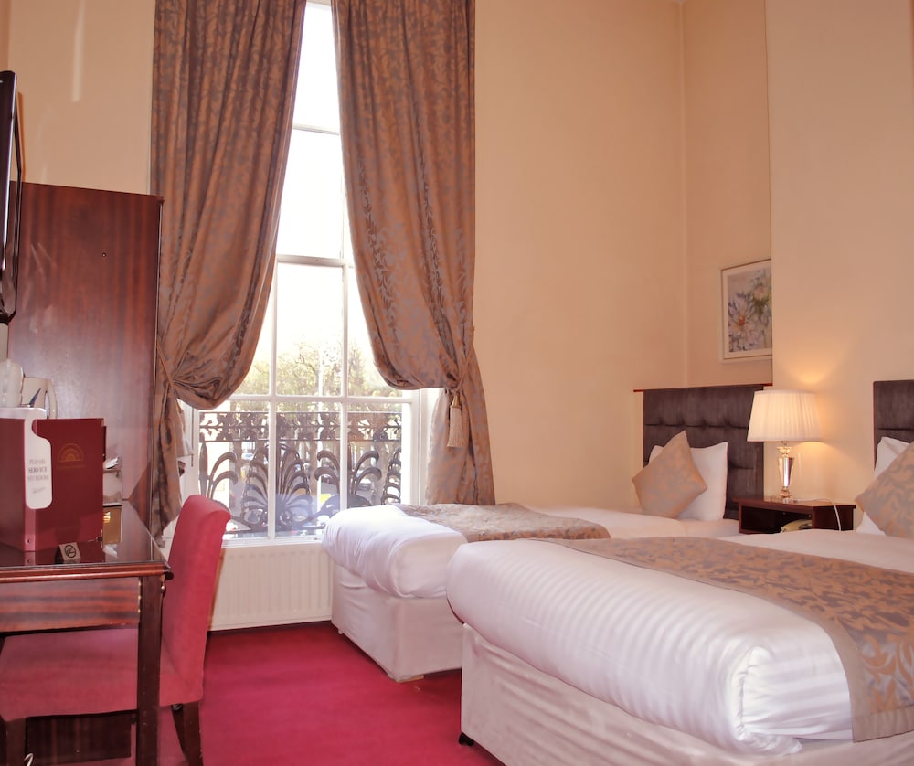 Standard Triple Room, Ensuite photo 2
