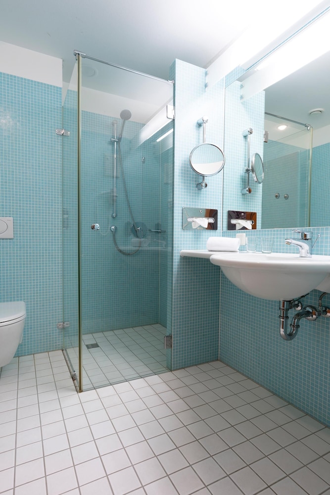 Suite - Photo 7