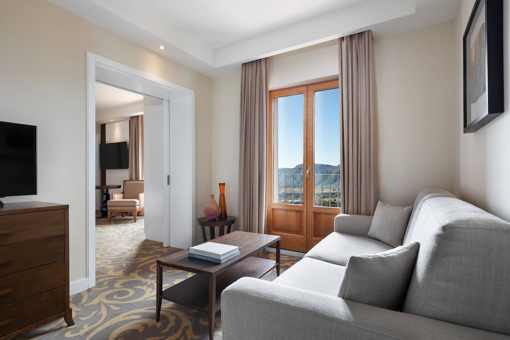 Deluxe Suite, 1 Bedroom, Balcony - Photo 5