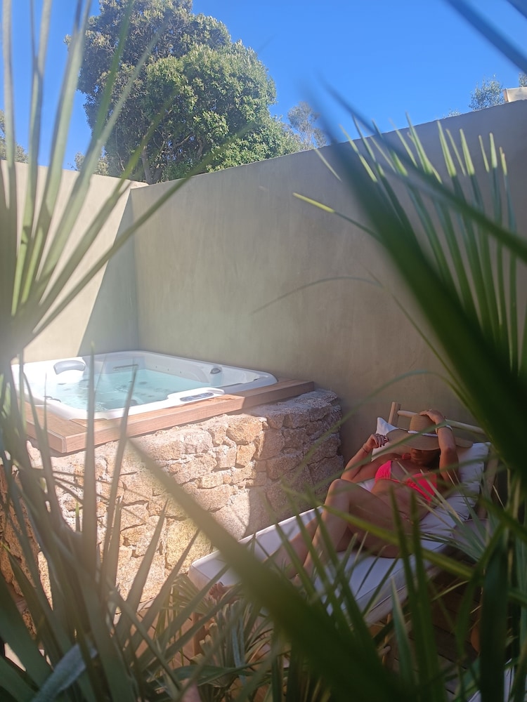 Superior Suite, Hot Tub photo 3
