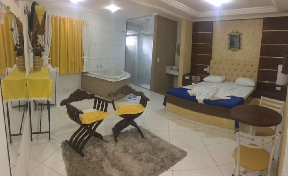 Suite, Jetted Tub (Casablanca) photo 2