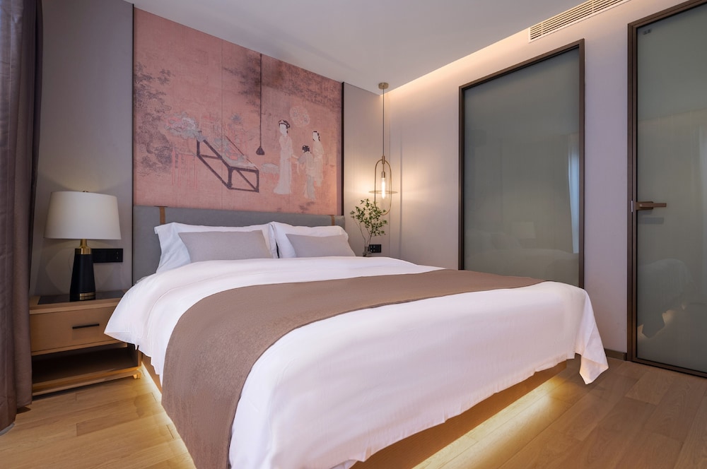 Loft Quadruple Family Room with Private Terrace