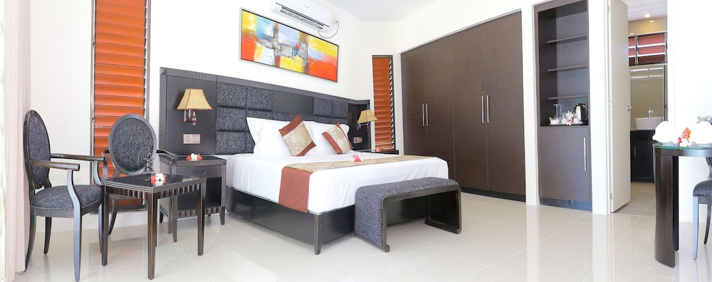 Luxury Room, 1 King Bed, Beach View photo 2