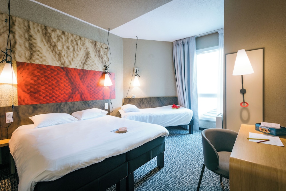 Standard Room, Multiple Beds - Photo 3