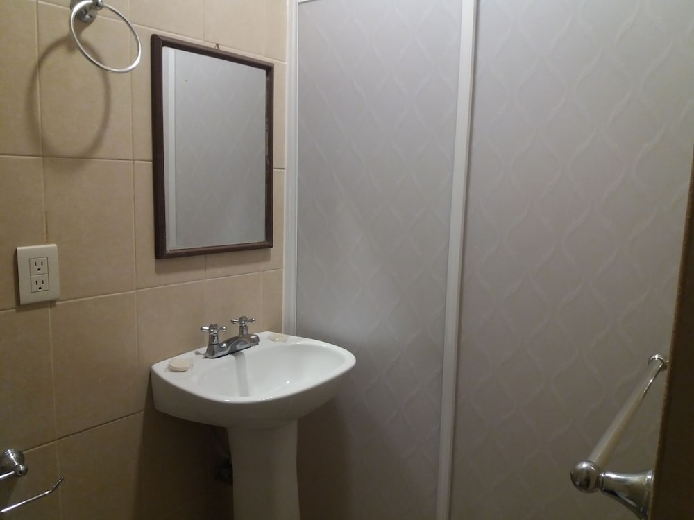 Basic Single Room, Private Bathroom photo 3