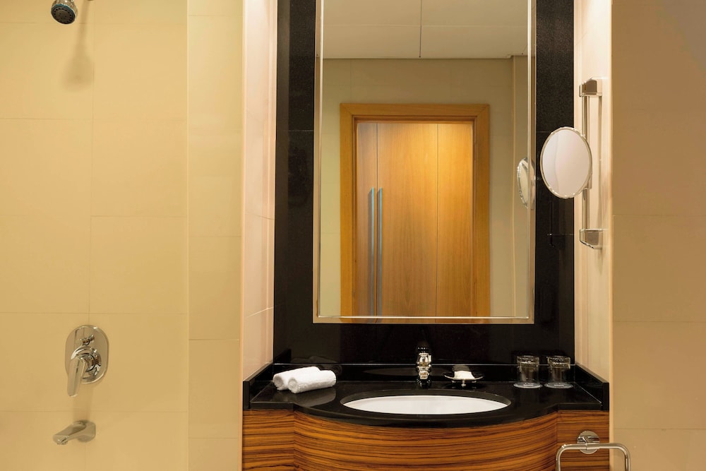 Suite, 1 Bedroom, Non Smoking - Complimentary Shuttle Service to Dubai Mall and Kite Beach photo 3