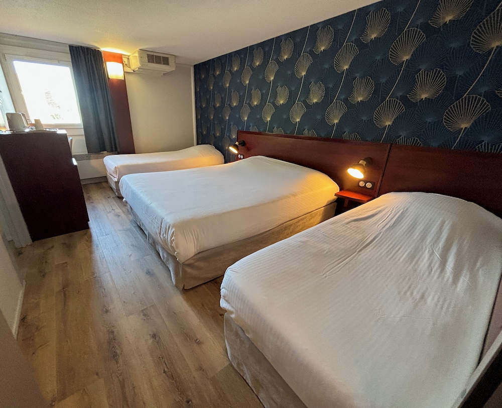 Standard Quadruple Room, Multiple Beds photo 2