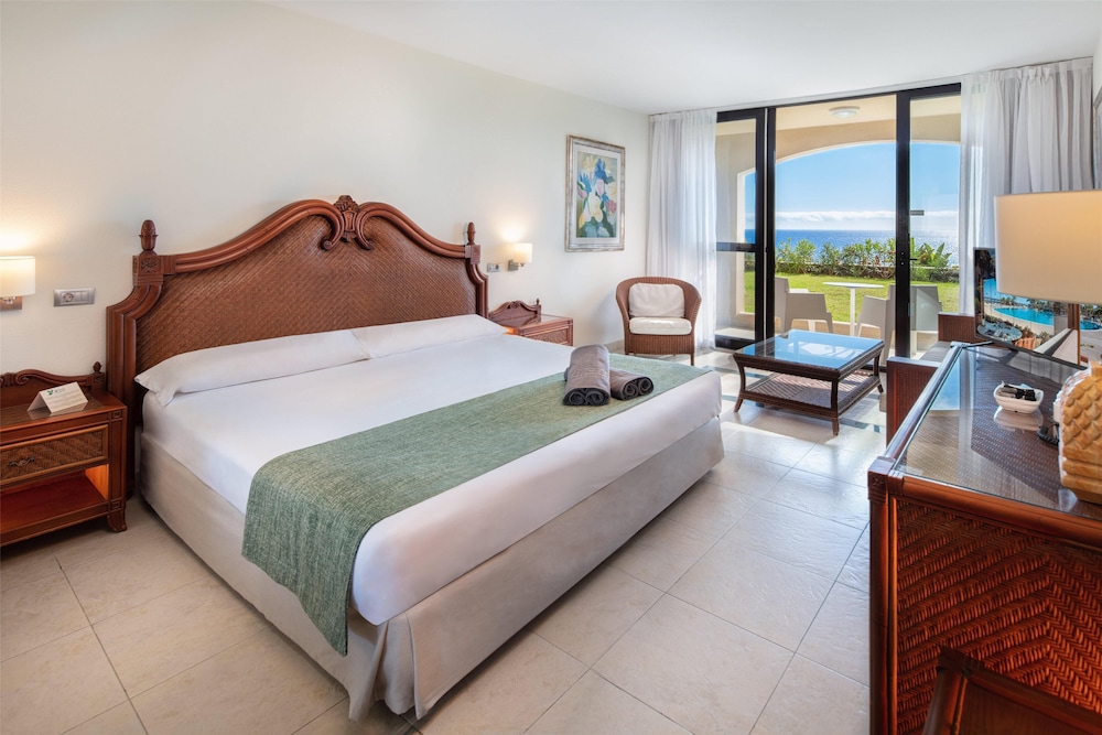 Family Room, Partial Sea View (Superior, 3 Adults+ 3 Children)