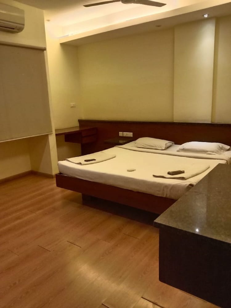 Premium Room, 1 King Bed, City View