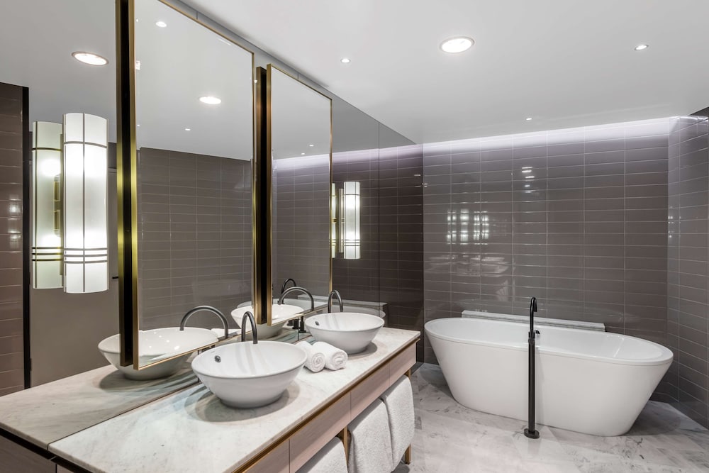 Executive Suite thumbnail 5