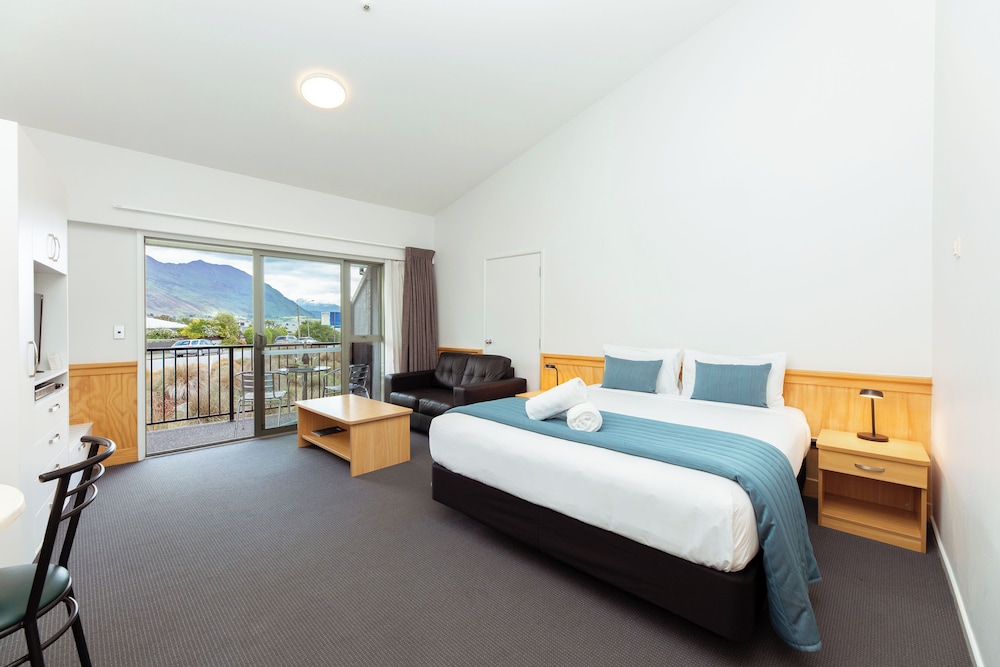 Studio Apartment photo 1