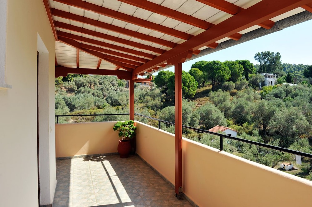 Studio, Pool View photo 3